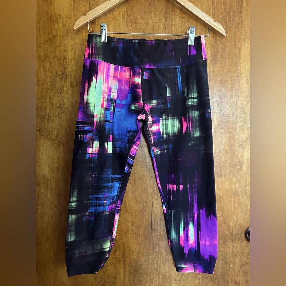 Multi color Capri size M